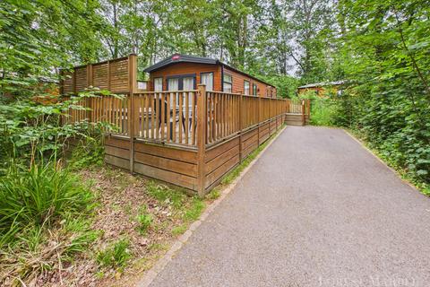 2 bed property, in Aspen Corner, £39,500
