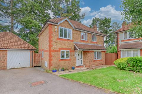 4 bed property, in Lyndon Gardens, £600,000