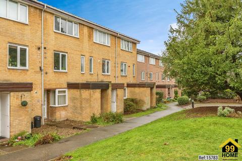 2 bed property, in Engadine Close, £349,000