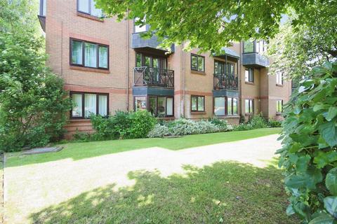1 bed property, in Lammas Walk, £90,000