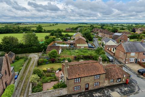 3 bed property, in Main Street, £349,950