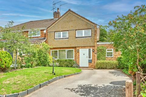 3 bed property, in Blythwood Gardens, £499,995