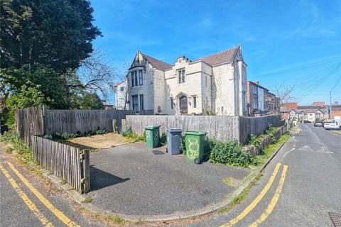 4 bed property, in Lowwood Road, £190,000