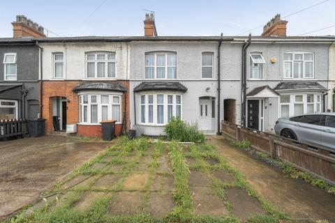 3 bed property, in Houghton Road, £325,000
