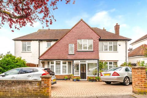 4 bed property, in Worcester Crescent, £1,400,000