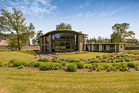 5 bed property, in Burnside, £975,000