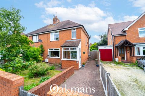 2 bed property, in Churchfields Close, £280,000
