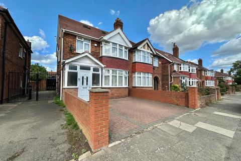4 bed property, in Stirling Road, £770,000