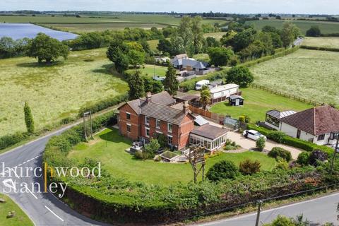 4 bed property, in Oakley Road, £625,000