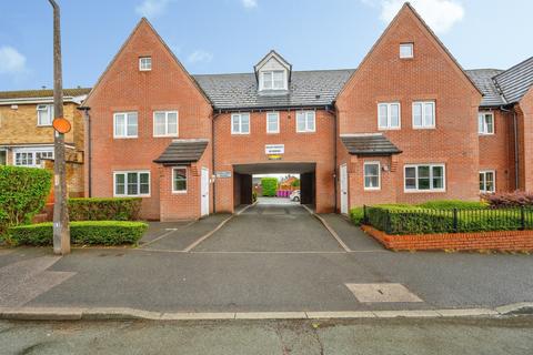 1 bed property, in Wheel Lane, £155,000