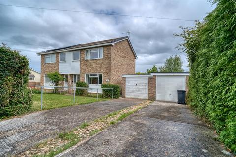3 bed property, in Blackmore Road, £280,000