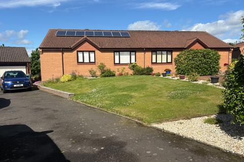 3 bed property, in Meadow Gardens, £280,000