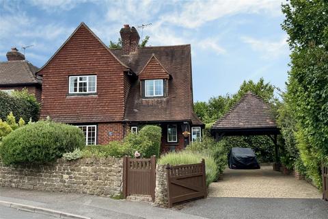 3 bed property, in Quarry Hill, £725,000
