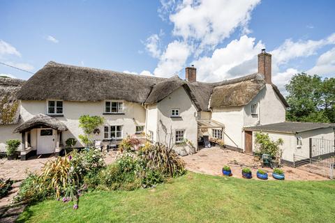6 bed property, in Knowle, £995,000