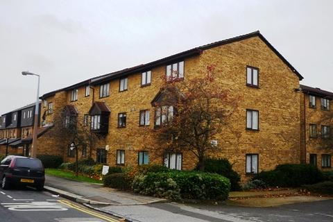 2 bed property, in South Birkbeck Road, £235,000