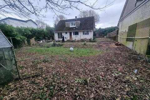 3 bed property, in Hollybush Road, £525,000