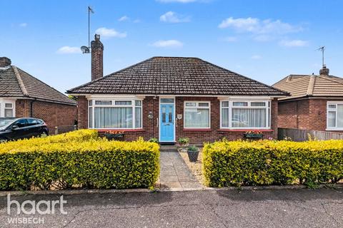 3 bed property, in Leverington Road, £280,000