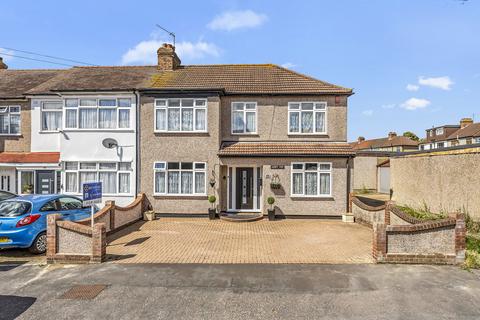 4 bed property, in Lynton Avenue, £600,000