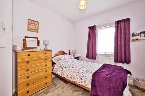 3 bed property, in Bryant's Row, £240,000