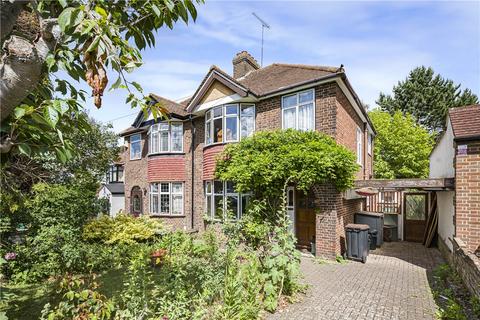 3 bed property, in Lancing Road, £600,000