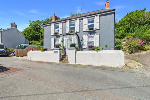 3 bed property, in Glanymor Road, £325,000