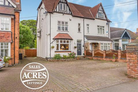 5 bed property, in Lichfield Road, £725,000