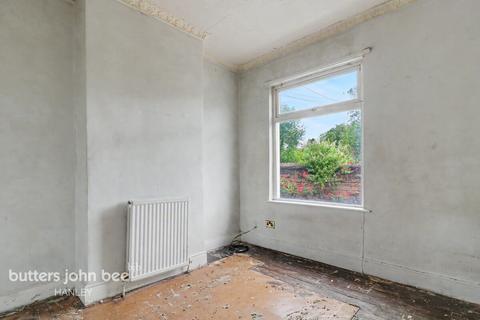 2 bed property, in Stoke-On-Trent ST4 7, £60,000