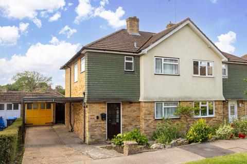3 bed property, in The Meadow, £450,000