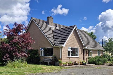 3 bed property, in Allensmore, £415,000
