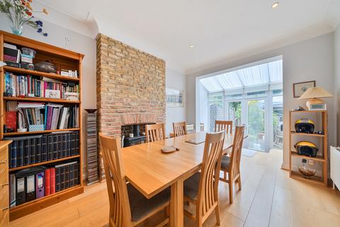 3 bed property, in Stanton Road, £985,000