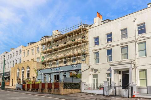 2 bed property, in Flat 1 Hudson House, £100,000