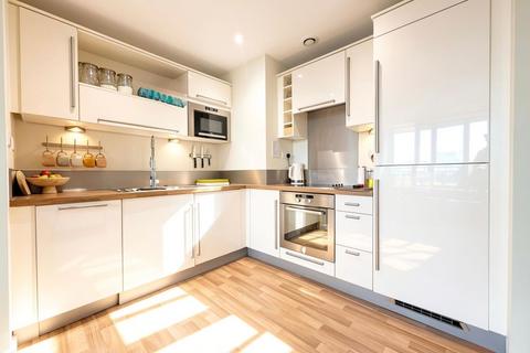 2 bed property, in Becket House, £200,000