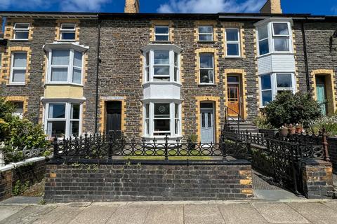 5 bed property, in Aberystwyth, £345,000