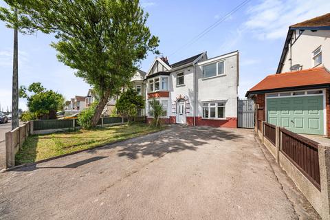 5 bed property, in Broadway, £280,000