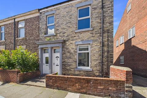 1 bed property, in North King Street, £99,950