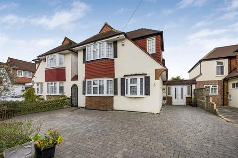 4 bed property, in Holmsley Close, £800,000