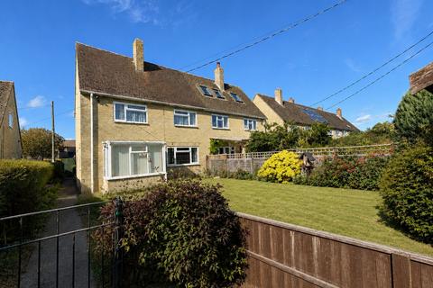 3 bed property, in Frethern Close, £300,000