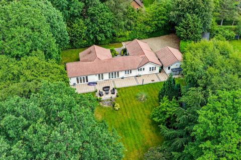 5 bed property, in Hempstead Lane, £1,500,000