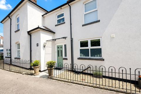 4 bed property, in Guildford Road, £600,000