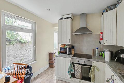 4 bed property, in Whitchurch Place, £315,000