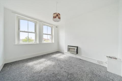 1 bed property, in South Lambeth Road, £325,000