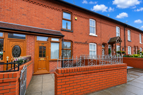 3 bed property, in North Albert Street, £140,000