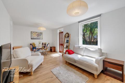 3 bed property, in Raynor Place, £900,000