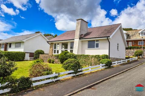 2 bed property, in 32 Erwenni, £242,000