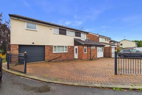 3 bed property, in Foxglove Close, £399,950