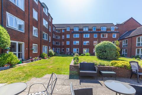 1 bed property, in Hulbert Road, £75,000