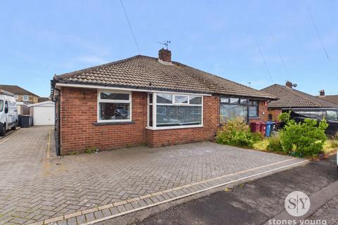2 bed property, in Dale Crescent, £180,000
