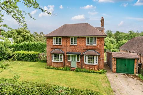 3 bed property, in Kemishford, £850,000