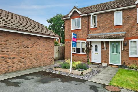 2 bed property, in Bullfinch Close, £230,000