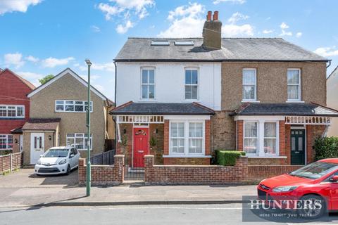 4 bed property, in Lindsay Road, £700,000